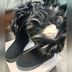 Womens Black & White/ Gray Boots